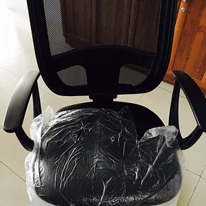 Офисное кресло, сеточка, черное, откатное