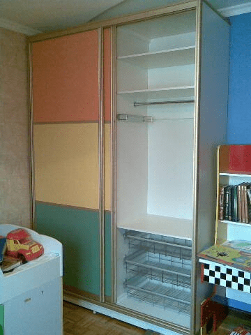 Шкаф купе из ЛДСП для детской комнаты