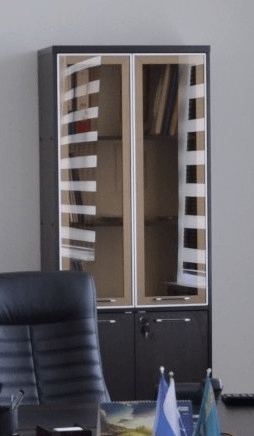 ​Шкаф для бумаг со стеклянными дверцами верхней части